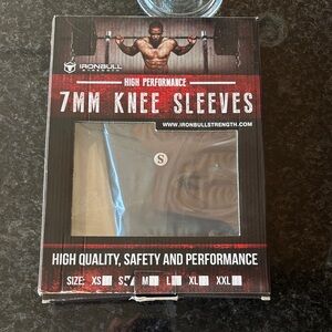 Iron bull strength 7mm knee sleeves workout